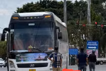 Người phụ nữ bị ô tô khách tông tử vong khi đi bộ qua đường