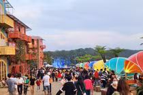 Dịp 30/4 -1/5: Du khách đổ về Măng Đen ngắm ”Đại lộ hoàng hôn”