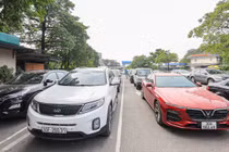 Trung tâm đăng kiểm lại "ùn tắc" tại Hà Nội