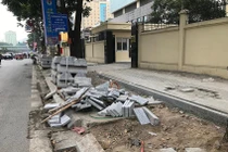 Xác định nguyên nhân khiến đá lát vỉa hè Hà Nội nhanh vỡ nát