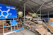 Cận cảnh bến xe loại 1 của Hải Phòng hoang tàn, chứa phế liệu