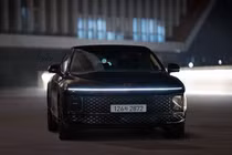 Hyundai Grandeur nâng cấp, chạy 100km không "ăn một giọt xăng"