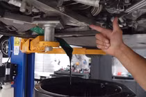 Thay dầu nhớt siêu xe có thể tốn tới 600 triệu/lần