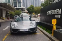 Tận thấy dàn siêu xe cực khủng của đại gia Sài Gòn du Xuân