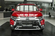 Mitsubishi Outlander đang "xả hàng" giảm tới gần 100 triệu đồng