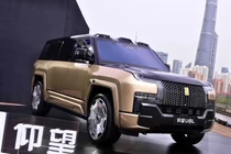 Yangwang U8L siêu sang chỉ 3,8 tỷ, "đòi đấu" Rolls-Royce Cullinan