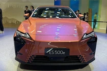 Lexus ES thế hệ thứ 8 thêm truyền động hybrid và động cơ điện