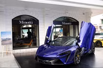 McLaren Artura Spider bạc tỷ lần đầu tiên "khoe hàng" tại Hà Nội