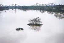 Lũ trên sông Hồng vượt báo động 2