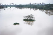 Lũ trên sông Hồng vượt báo động 2