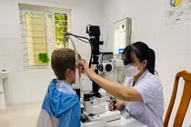 Cách bảo vệ mắt trẻ khi sử dụng thiết bị điện tử