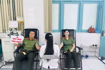 40 chiến sĩ công an hiến máu cứu cứu bệnh nhân sạt lở làng Nủ