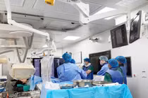 Đặt stent chuyển dòng đột phá trong điều trị túi phình khổng lồ