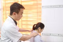 Trị đau thoát vị đĩa đệm bằng sóng cao tần