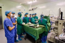 Lấy thận từ người cho sống bằng phẫu thuật nội soi