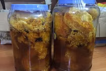 Người đàn ông bị sốc phản vệ độ 2 do uống rượu ngâm sáp ong