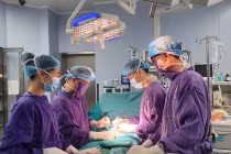 Kéo dài dương vật, nam thanh niên mất luôn khả năng quan hệ