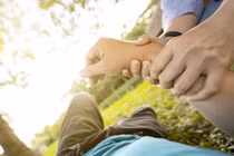 Bác sĩ mách cách bảo vệ sức khỏe, tránh đột quỵ... khi nắng nóng