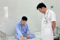 Lấy được giun rồng dài 30 cm ở nam thanh niên ngứa khắp người