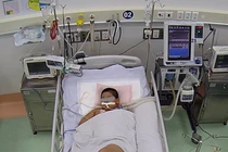 Bị nhọt ngoài da bé 11 tuổi hồi sức hơn 2 tháng giành lại sự sống