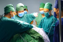 Phẫu thuật chấn thương sọ não phức tạp lấy dị vật kim khí trong hộp sọ