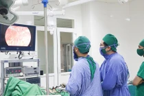 Mất cả thận, bàng quang, niệu quản vì chủ quan tiểu máu