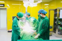 Cứu thành công bệnh nhân bị u buồng trứng xoắn ngay trong đêm
