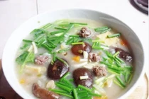 Bác sĩ mách cách nấu cháo thuốc từ rau quả bổ dưỡng, phòng bệnh ngày hè