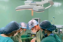  Đau bụng, bụng to... không ngờ u nhầy buồng trứng nặng 3kg