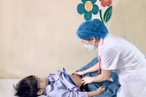 Trẻ 12 tuổi nôn ra máu... do xuất huyết tiêu hóa