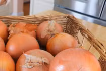 Bác sĩ mách cách dùng hành tây trị ho đơn giản mà hiệu quả