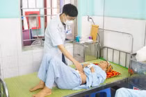 Cụ bà 102 tuổi còn bị u nang buồng trứng xoắn