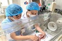 Trẻ 1 ngày tuổi bị bệnh lý hạ đường huyết dai dẳng ở trẻ sơ sinh