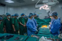 Xuyên đêm đưa trái tim xuyên Việt từ Hà Nội vào TP HCM để cứu người