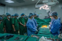 Xuyên đêm đưa trái tim xuyên Việt từ Hà Nội vào TP HCM để cứu người