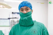 Bụng to bất thường do u xơ tử cung khổng lồ: Khi nào cần mổ?