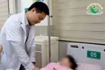 Giữ thai thành công cho sản phụ mang song thai IVF nhiều lần dọa sinh non