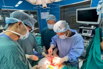 Chán ăn, buồn nôn, nữ bệnh nhân 23 tuổi mang khối u thận hơn 1kg