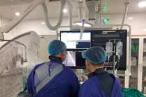 Đau tức ngực, khó thở, cụ ông 82 tuổi tổn thương nặng 3 thân mạch vành