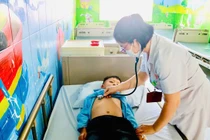 Trẻ sốt mò dễ biến chứng viêm não, viêm cơ tim... suy đa tạng phủ