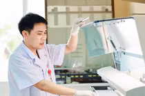 Tình cờ đi khám và phát hiện u tủy thượng thận thể hiếm gặp