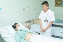 Đột ngột đau bụng... không ngờ tăm 7 cm đâm thủng trực tràng
