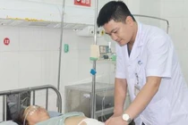 Thủng ruột non do vòng tránh thai lạc chỗ 30 năm