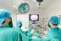 Phẫu thuật cắt bỏ khối u xơ tử cung "khủng" cho nữ bệnh nhân 53 tuổi