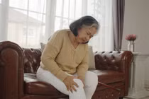 Bác sĩ chỉ rõ các nguyên nhân đau khớp gối để lại di chứng