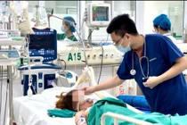 Người phụ nữ nguy kịch vì mò đốt ở vị trí "nhậy cảm"