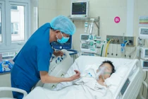 Xe ba gác chèn qua người, bệnh nhi 12 tuổi sốc đa chấn thương nghiêm trọng