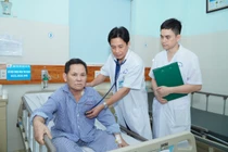 Những giây phút “nghẹt thở” cứu sống bệnh nhân choáng ngất 