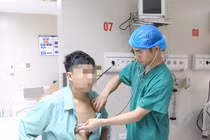 Hội chẩn liên viện cấp cứu người bệnh bị kéo đâm trúng ngực