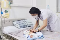 Cứu trẻ sinh non 33 tuần tuổi suy hô hấp, rối loạn đông máu nguy kịch